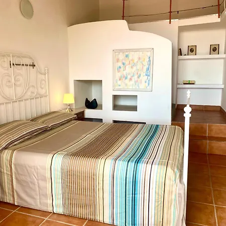 Marilu E Il Mare - Terraced House *