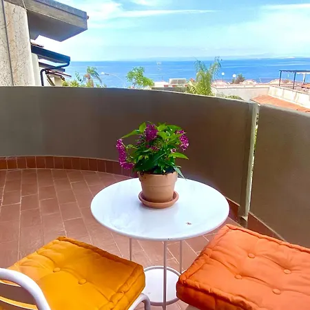 Marilu E Il Mare - Terraced House *