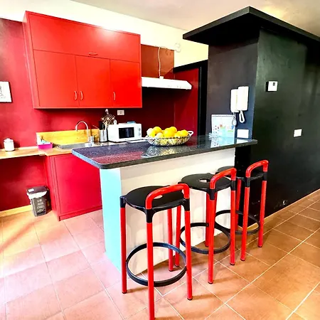 Marilu E Il Mare - Terraced House *